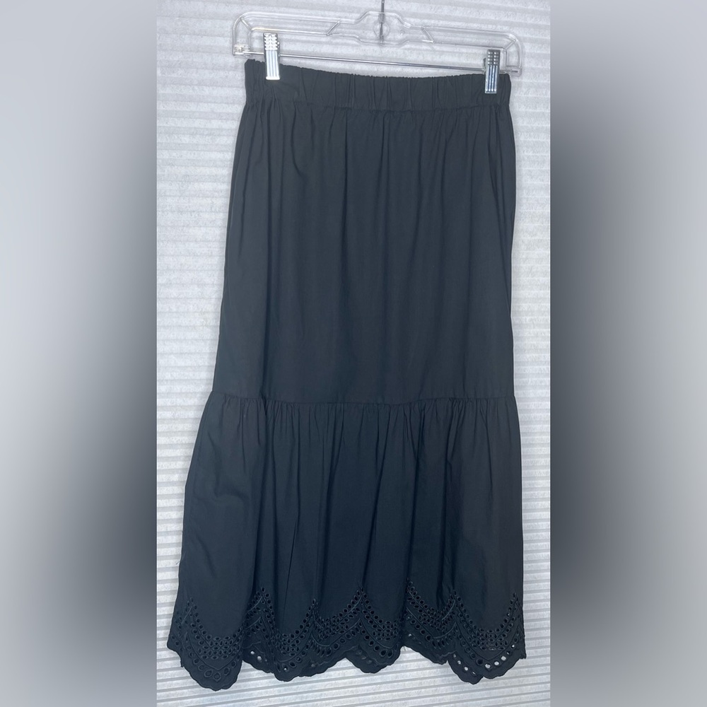 RAILS Black Midi Skirt Size M Tiered Embroidered Hem Bohemian Stretch Waist